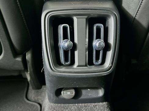 Used 2023 Volvo XC40 Recharge Plus AWD/4WD image 29