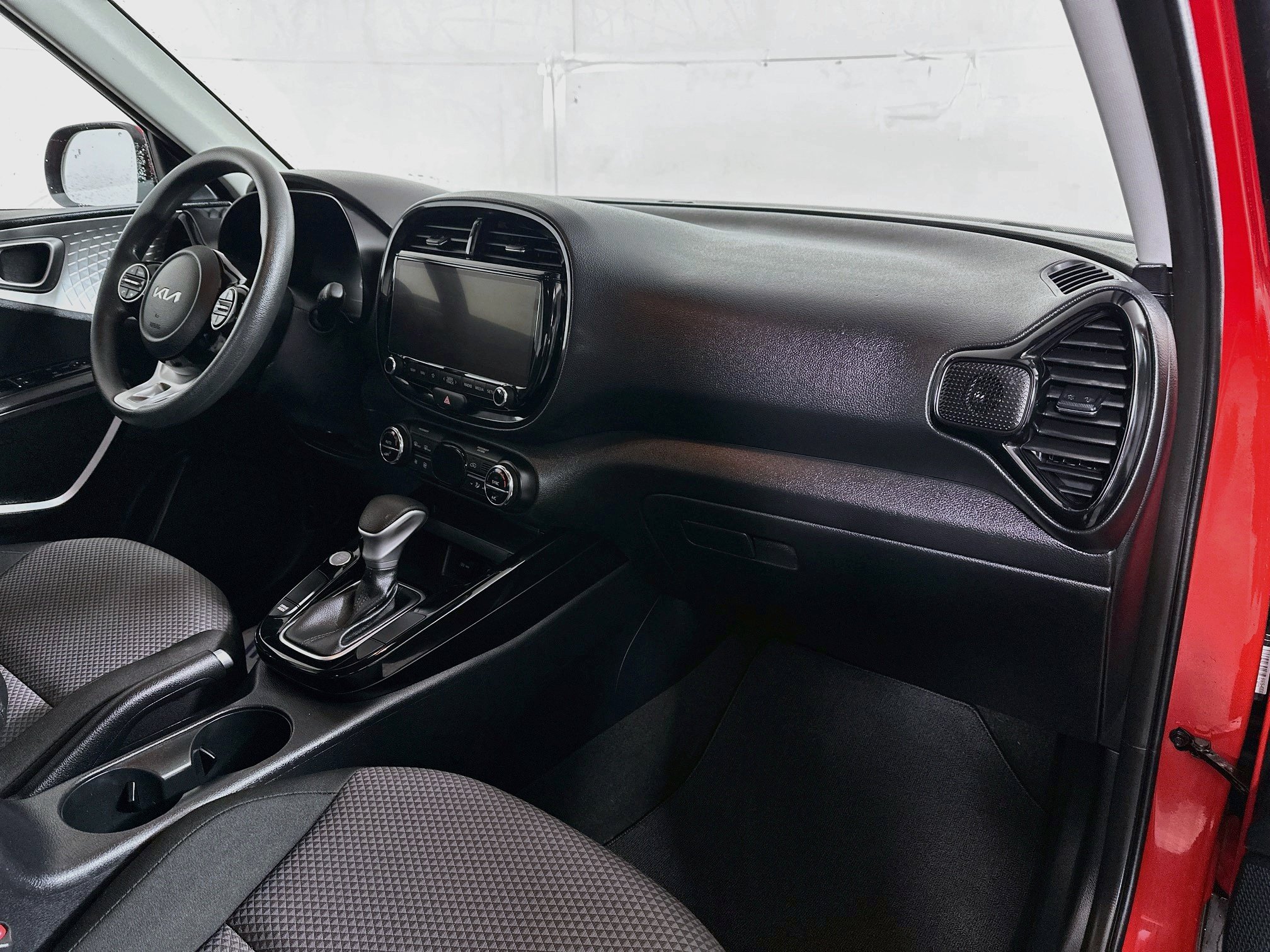Used 2025 Kia Soul S FWD image 27
