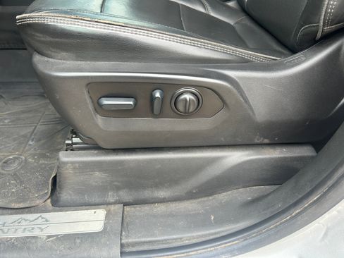 Used 2022 Chevrolet Silverado 3500 High Country image 17