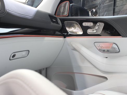 Used 2025 Mercedes-Benz Maybach GLS 600 4MATIC image 91