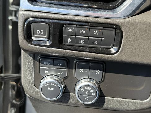 Used 2025 GMC Yukon Elevation image 15