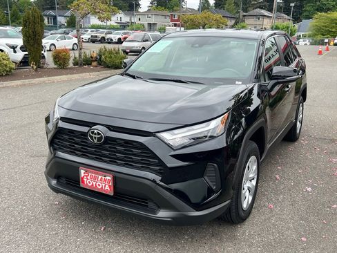 Certified 2025 Toyota RAV4 LE AWD/4WD image 5