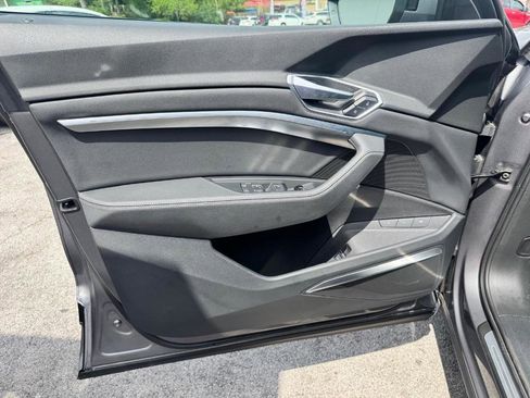 Used 2021 Audi e-tron Premium Plus w/ Premium Plus Package image 10
