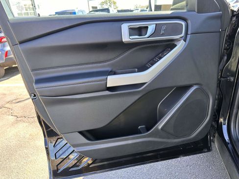 Certified 2022 Ford Explorer XLT w/ Equipment Group 202A image 9