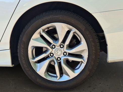 Used 2018 Honda Accord LX image 9