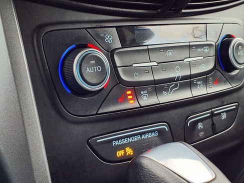 Used 2019 Ford Escape SEL image 5