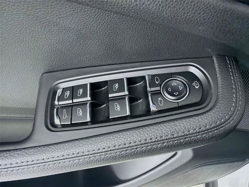 Certified 2023 Porsche Macan Turbo AWD/4WD image 8