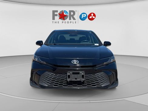 Used 2025 Toyota Camry SE FWD image 8