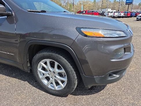 Used 2014 Jeep Cherokee Latitude w/ Cold Weather Group FWD image 25