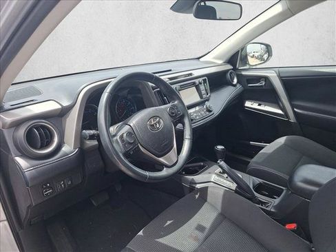 Used 2018 Toyota RAV4 XLE FWD image 10