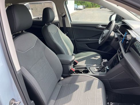 New 2026 Volkswagen Taos SE FWD image 23