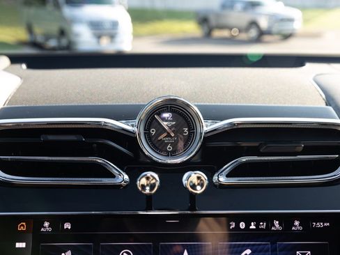 Used 2023 Bentley Bentayga AWD/4WD image 48