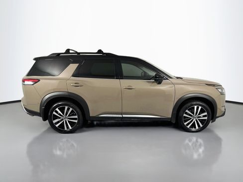 Used 2024 Nissan Pathfinder Platinum w/ Black Appearance Package AWD/4WD image 4