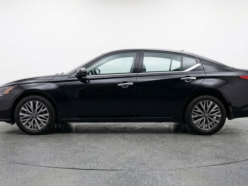 Used 2025 Nissan Altima 2.5 SV image 5