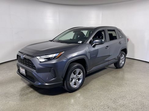 Certified 2024 Toyota RAV4 LE AWD/4WD image 7