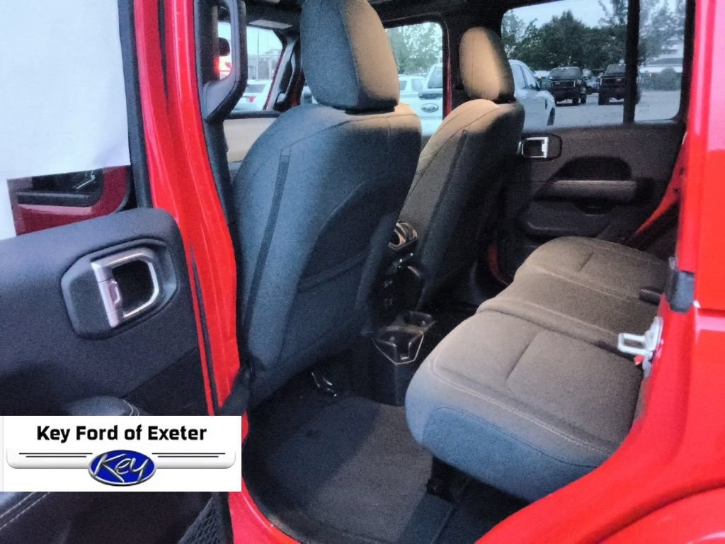 Used 2025 Jeep Wrangler Unlimited Sahara AWD/4WD image 18