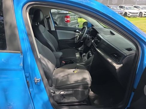 Used 2022 Volkswagen Taos SE w/ Panoramic Sunroof Package FWD image 14