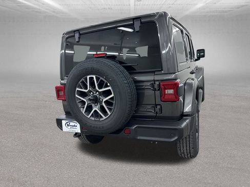New 2026 Jeep Wrangler Unlimited Sahara AWD/4WD image 10
