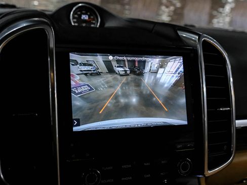 Used 2018 Porsche Cayenne S image 23