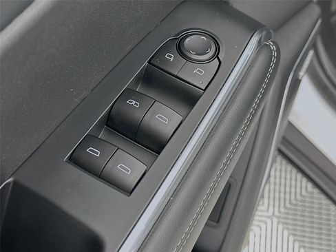 Used 2025 GMC Acadia Elevation image 18