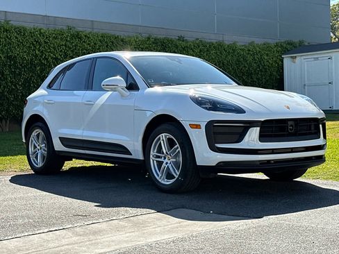 Certified 2025 Porsche Macan AWD/4WD image 10