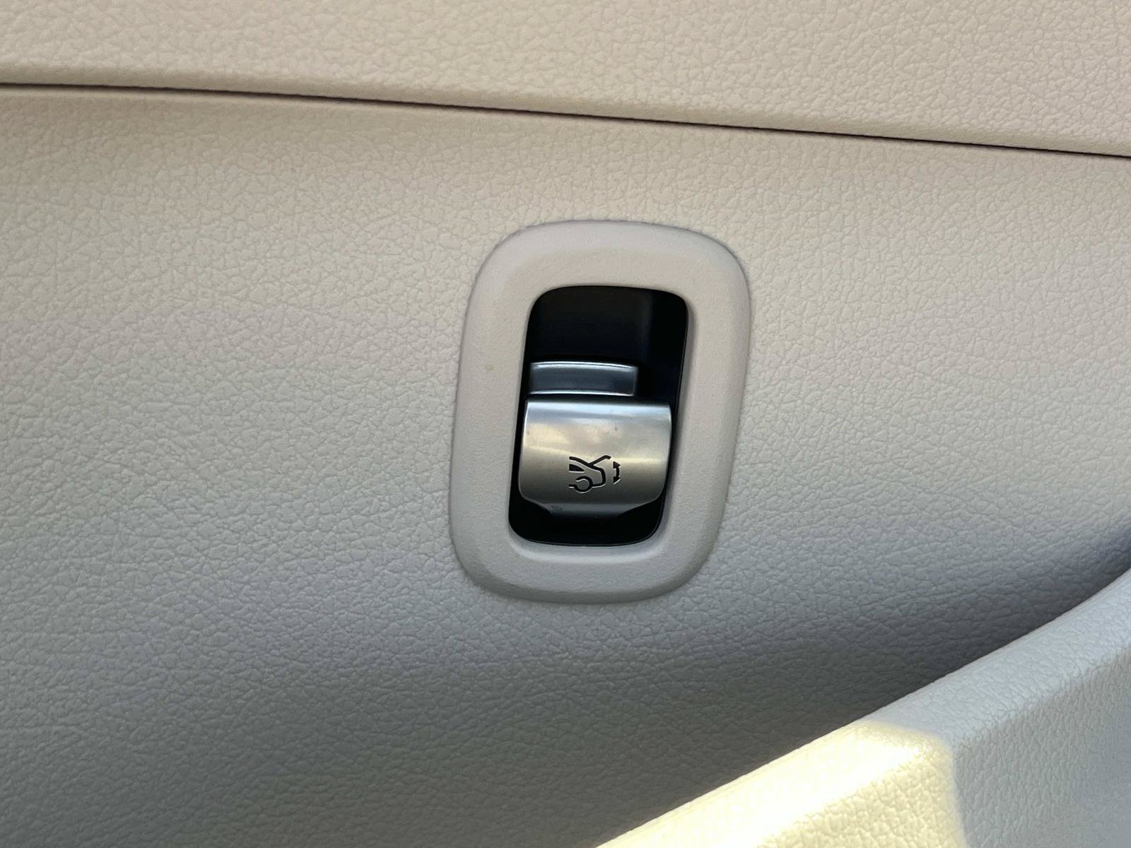 Certified 2024 Mercedes-Benz C 300 Sedan image 32