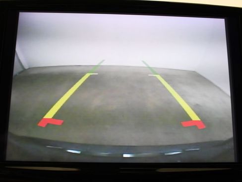 Used 2024 Chrysler Pacifica Limited FWD image 14