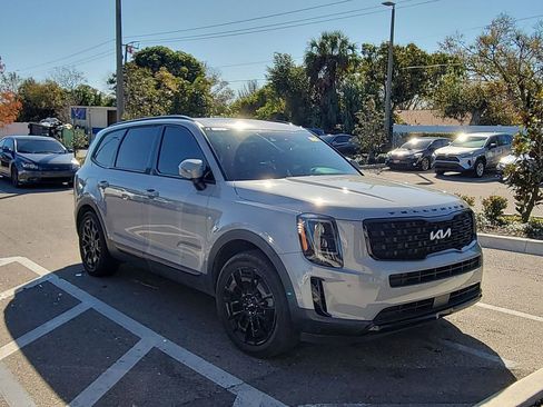 Used 2022 Kia Telluride EX w/ EX Premium Package image 3