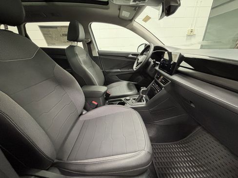 New 2025 Volkswagen Taos SE image 11
