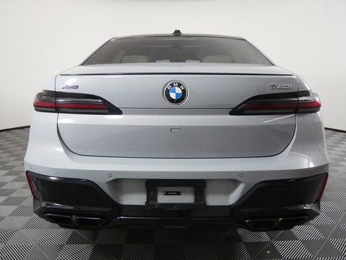 Certified 2023 BMW 760i xDrive image 5