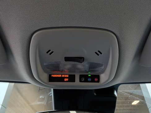 Used 2025 Chevrolet Trax LT FWD image 16