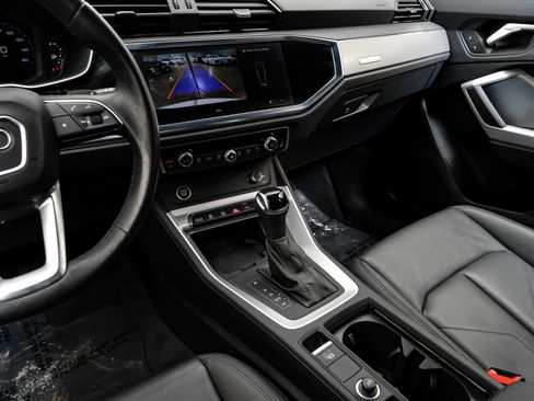 Used 2024 Audi Q3 2.0T Premium w/ Convenience Package image 27