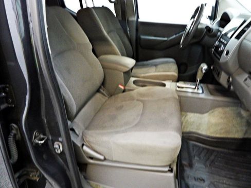 Used 2012 Nissan Frontier SV w/ SV Premium Utility Pkg AWD/4WD image 13