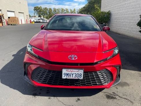Used 2025 Toyota Camry SE FWD image 2