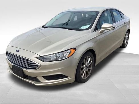 Used 2017 Ford Fusion SE w/ Fusion SE Technology Package image 1