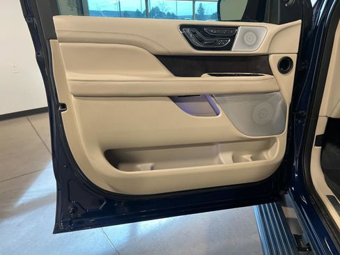 Used 2018 Lincoln Navigator Reserve w/ Technology Package image 27