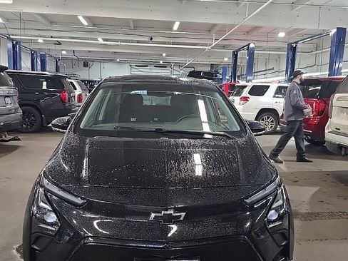 Used 2022 Chevrolet Bolt LT w/ Infotainment Package image 6