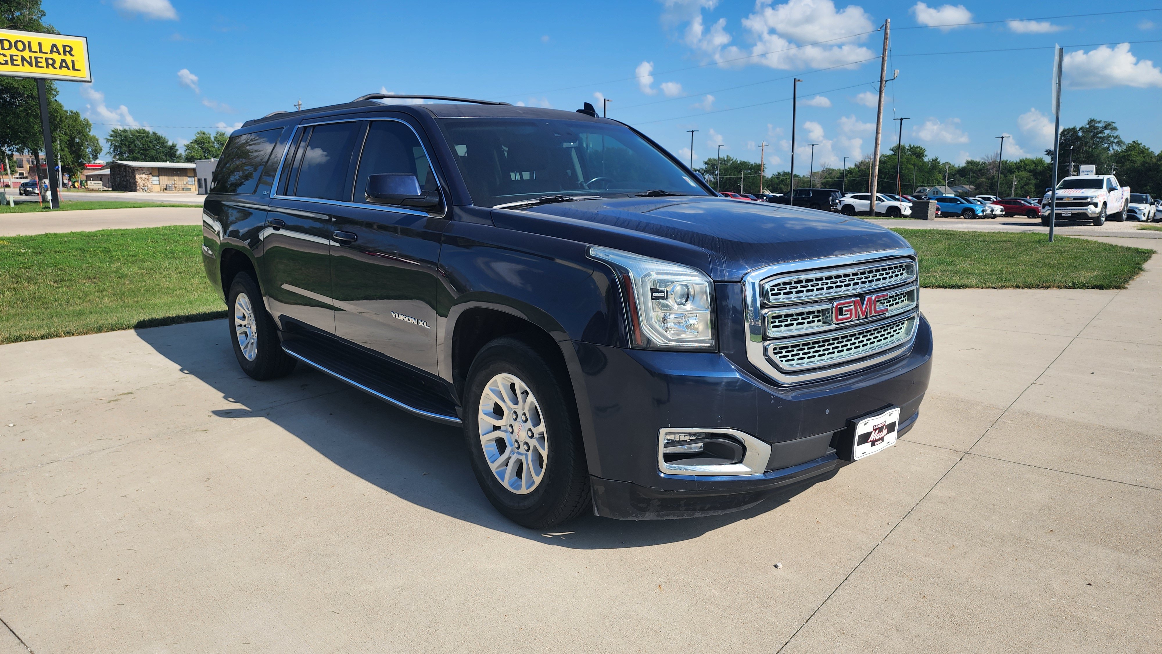 Used 2018 GMC Yukon XL SLT w/ Open Road Package AWD/4WD image 3