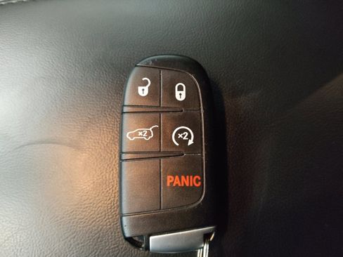 Used 2021 Jeep Grand Cherokee Limited image 32