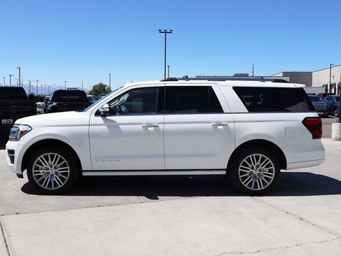 Used 2024 Ford Expedition Max Platinum AWD/4WD image 3