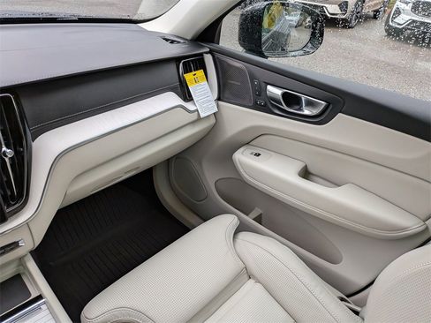 New 2026 Volvo XC60 B5 Ultra w/ Protection Package Premier image 18