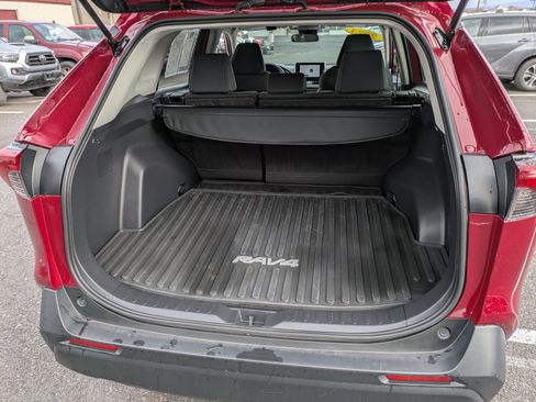 Used 2023 Toyota RAV4 LE image 18