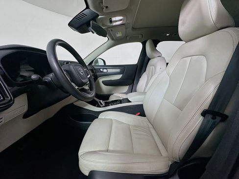 Used 2023 Volvo XC40 B5 Plus w/ Protection Package Premier image 13