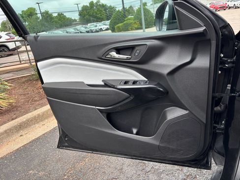 Used 2025 Chevrolet Trax LT FWD image 18