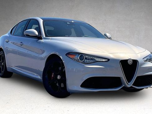 Used 2023 Alfa Romeo Giulia Ti AWD/4WD image 2