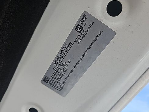 Used 2024 GMC Yukon SLT w/ SLT Luxury Package image 11