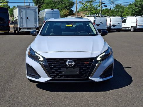 Certified 2023 Nissan Altima 2.5 SR w/ SR Premium Package FWD image 2