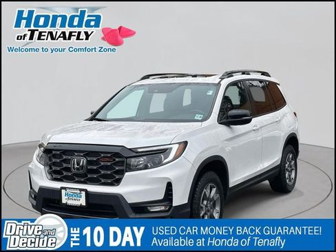 Used 2022 Honda Passport TrailSport image 2