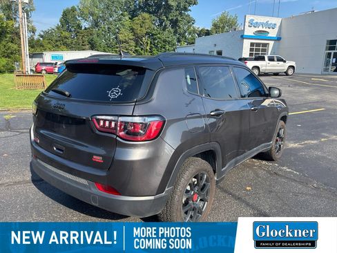 Used 2024 Jeep Compass Latitude w/ Sun and Sound Group AWD/4WD image 4