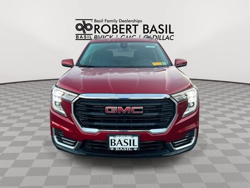 Used 2024 GMC Terrain SLE w/ Driver Convenience Package AWD/4WD image 3